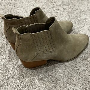 Women’s Suede Boots size 10 nearly new